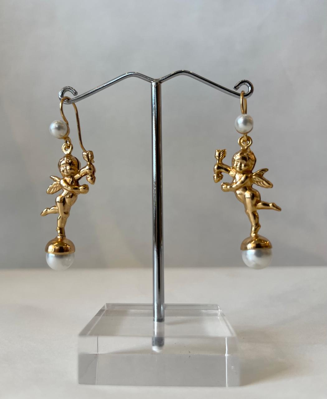 BLAKLACE -ANGEL PEARL HANGING EARRING