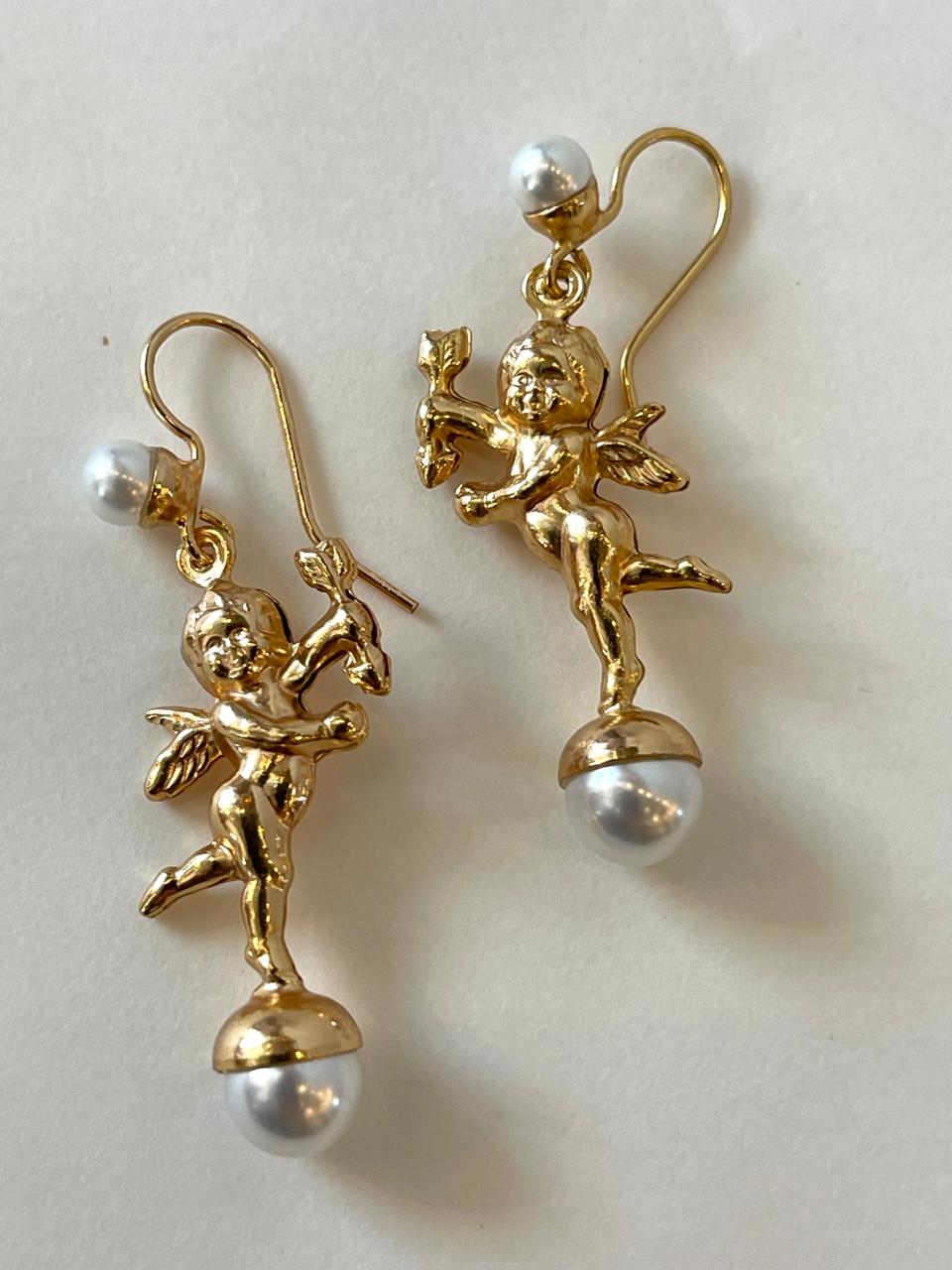 BLAKLACE -ANGEL PEARL HANGING EARRING